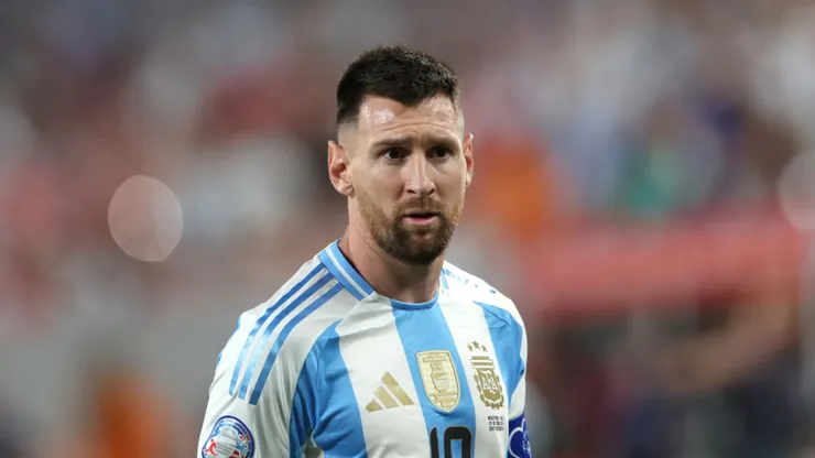 Lionel Messi em campo em Argentina x Chile. Rob Carr/Getty Images.