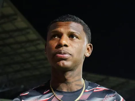 Arboleda completa sete anos no Tricolor e ganha pedido da torcida