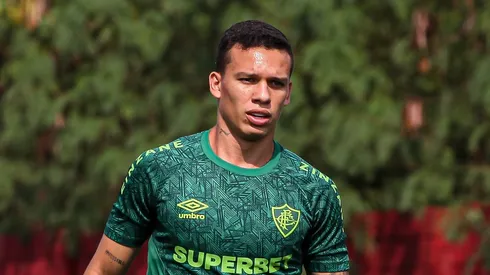 Calegari está com pouco espaço no Flu e pode sair