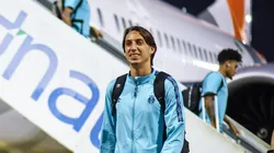 Geromel em desembarque com a camisa do Grêmio. Foto: Lucas Uebel/Grêmio FBPA