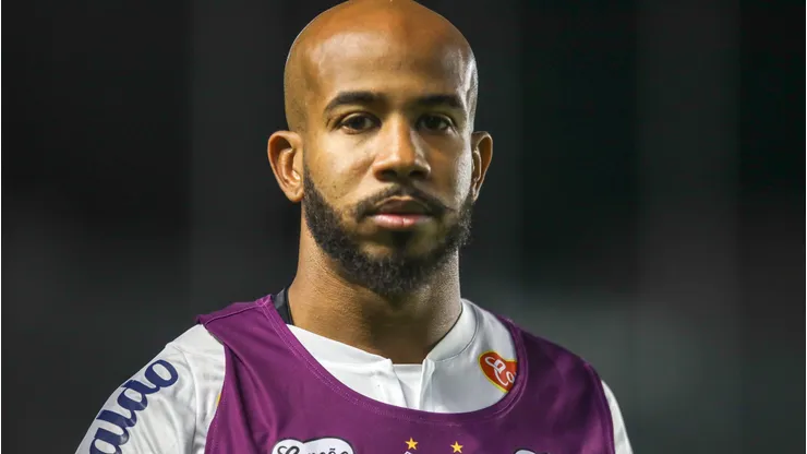 Patrick durante aquecimento antes da partida entre Santos e Goiás, na Vila Belmiro, pela Série B do Campeonato Brasileiro, no dia 19/06/2024.