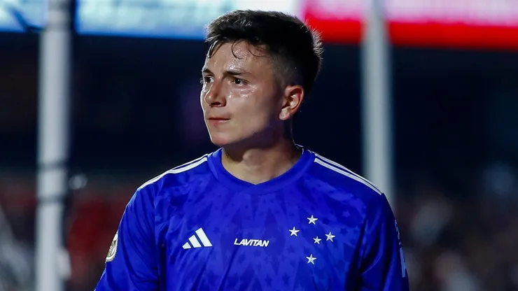 Álvaro Barreal, jogador do Cruzeiro, durante partida contra o São Paulo no estádio Morumbi pelo Brasileirão Série A 2024 - Foto: Marco Miatelo/AGIF