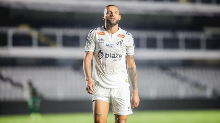 Jogador atuou apenas 45 minutos da partida