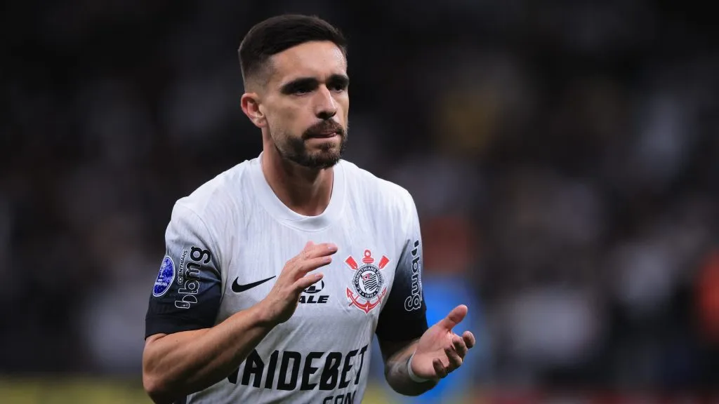 Meio-campista não começou entre os titulares na última partida