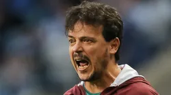 Fernando Diniz durante jogo do Fluminense em 2023. Treinador não deve assumir o Timão.