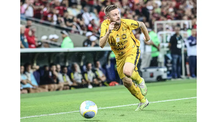 Amazonas e Coritiba duelam pelo Z-4 e G-4.