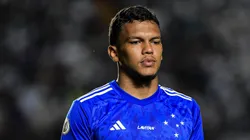 Gabriel Veron, jogador do Cruzeiro, durante partida contra o Vasco no estádio São Januário pelo Brasileirão Série A 2024. Foto: Thiago Ribeiro/AGIF