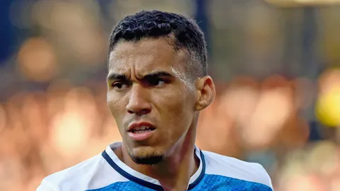 Allan, meio-campista