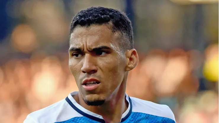 Allan, meio-campista