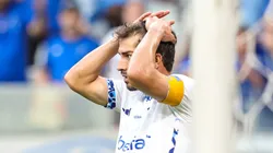 Lucas Silva, jogador do Cruzeiro, lamenta gol contra durante partida contra o Vitória no estádio Mineirão pelo Brasileirã Série A 2024. Foto: Gilson Lobo/AGIF