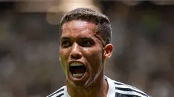 Pedrinho em campo pelo Atlético-MG. Meia-atacante define onde vai jogar.