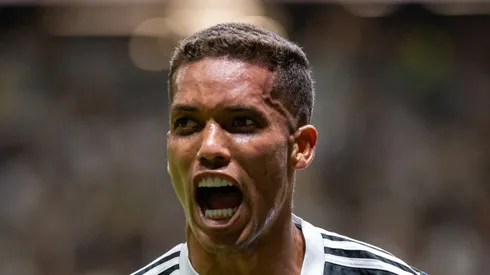 Pedrinho em campo pelo Atlético-MG. Meia-atacante define onde vai jogar.