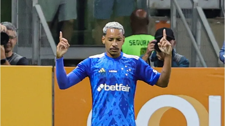 Matheus Pereira comemora gol pelo Cruzeiro. Foto: Gilson Lobo/AGIF