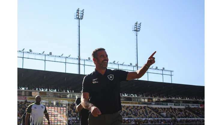 Artur Jorge defende vantagem do Botafogo.
