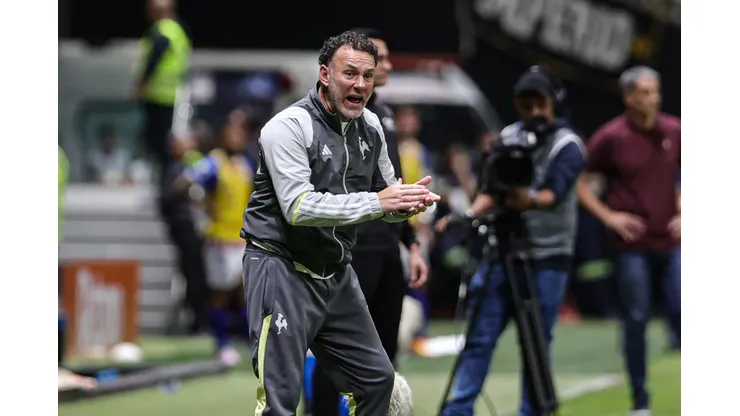 Gabriel Milito tem Galo com vantagem diante do Inter.