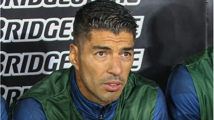 Luis Suarez (c) jogador do Nacional (URU) durante partida contra o Atletico-GO no estadio Parque Central pelo campeonato Copa Sul-Americana 2022. Foto: FocoUy/AGIF