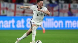 Inglaterra encara a Eslovênia na busca pela liderança da chave.