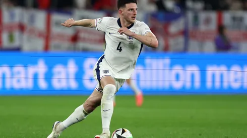 Inglaterra encara a Eslovênia na busca pela liderança da chave.