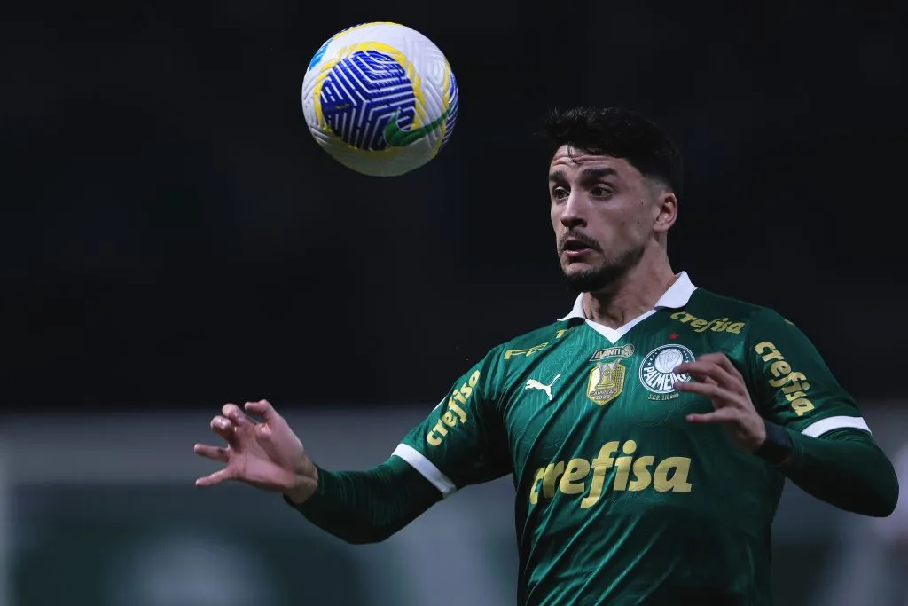Piquerez jogador do Palmeiras durante partida contra o Bragantino no Estádio Arena Allianz Parque pelo Campeonato Brasileiro A 2024. Foto: Ettore Chiereguini/AGIF