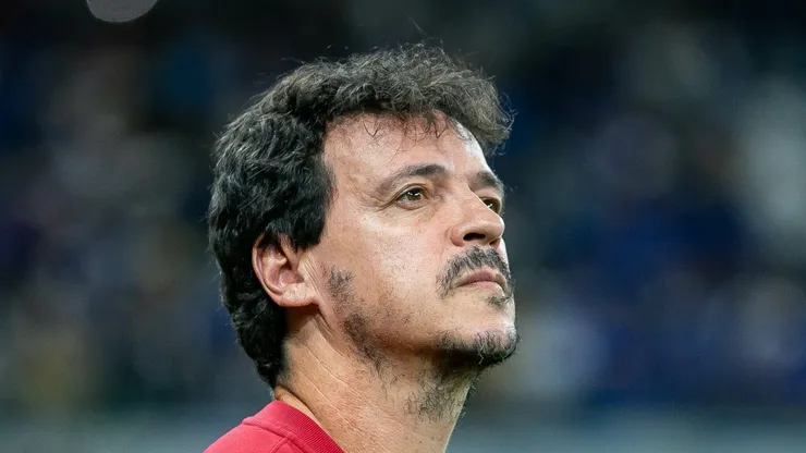 Fernando Diniz durante partida contra o Cruzeiro. Técnico vive mal momento no Brasileirão.