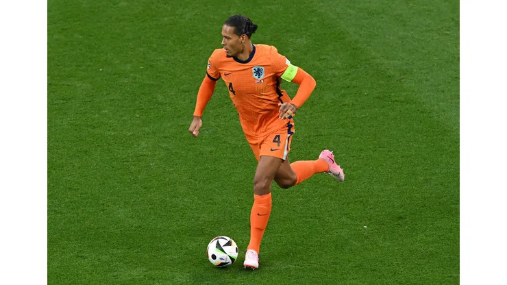 Holanda e Áustria brigam por uma vaga no mata-mata da Eurocopa.