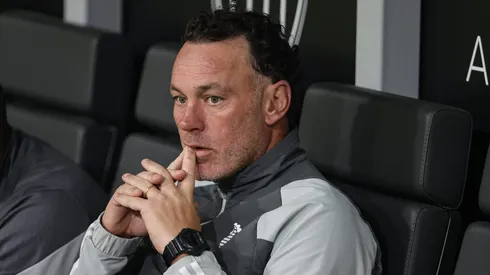 Milito se posiciona sobre situação de Everson durante coletiva