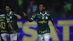 Estêvão comemorando segundo gol do Palmeiras contra o Juventude