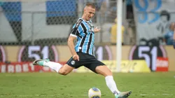 Rodrigo Ely esteve no ataque na reta final do Grenal.