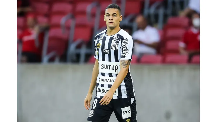 Foto: Pedro H. Tesch/AGIF - Kaiky não consegue ter sequência na Europa