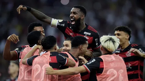 Gerson jogador do Flamengo comemora gol de Pedro durante partida contra o Fluminense no estadio Maracana pelo campeonato Brasileiro A 2024. Foto: Alexandre Loureiro/AGIF