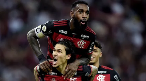 Pedro e Gerson comemorando o gol da vitória do Flamengo contra o Fluminense pelo Campeonato Brasileiro 2024