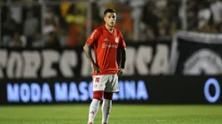 Lateral foi titular no último Gre-Nal