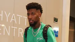 Emerson Royal, lateral-direito do Tottenham Hotspur, na chegada da Seleção Brasileira - Foto: Vitor Silva / CBF