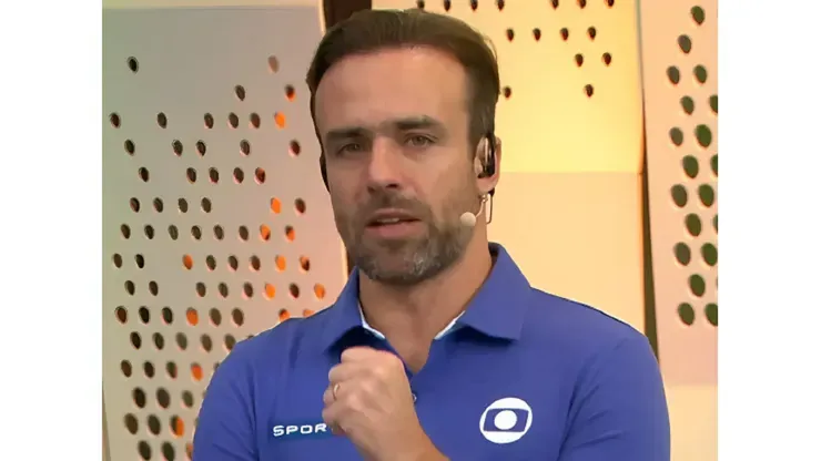 Foto: Reprodução/TV Globo - Roger Flores, comentarista da TV Globo
