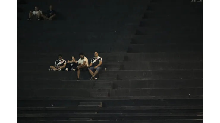 Torcida do Vasco, em São Januário, durante partida contra Sao Paulo. Foto: Jorge Rodrigues/AGIF