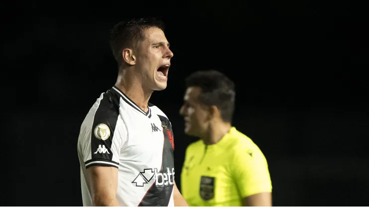 Estrella comemorando seu gol na partida entre Vasco x São Paulo pelo Brasileirão 2024