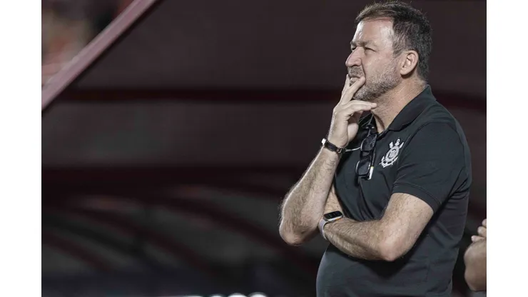 Augusto Melo teve de atender consultoria para contratar CEO.