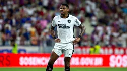 Atacante se lesionou em lance já no final da partida