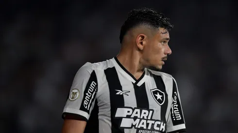 RJ - RIO DE JANEIRO - 11/06/2024 - BRASILEIRO A 2024, BOTAFOGO X FLUMINENSE - Tiquinho Soares jogador do Botafogo durante partida contra o Fluminense no estadio Engenhao pelo campeonato Brasileiro A 2024. Foto: Thiago Ribeiro/AGIF