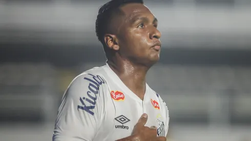 Morelos ainda tem contrato com o Santos.