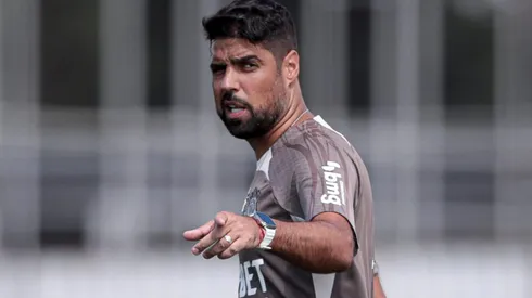 Segundo jornalista, António Oliveira está com os dias contados no Corinthians