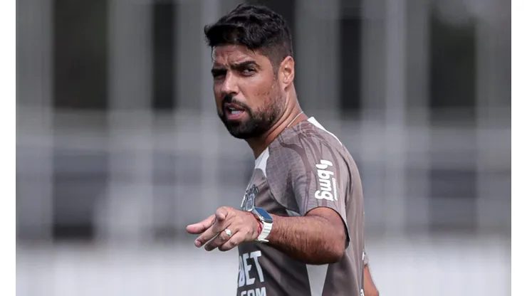 Segundo jornalista, António Oliveira está com os dias contados no Corinthians