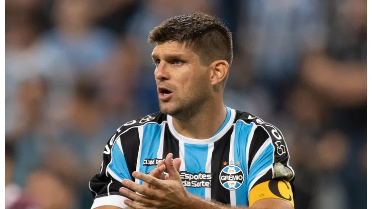 Kannemann volta a preocupar o Grêmio