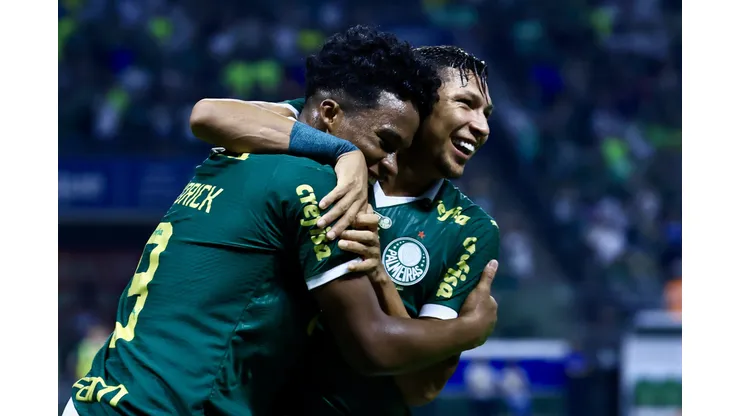 Endrick e Rony com a camisa do Palmeiras