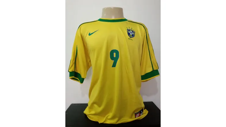 Preço da camisa da Seleção Brasileira de 1998 assusta consumidores