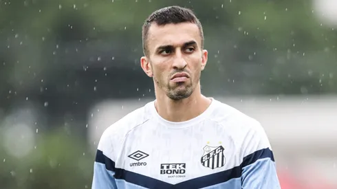 Santos pode acabar perdendo João Schmidt.