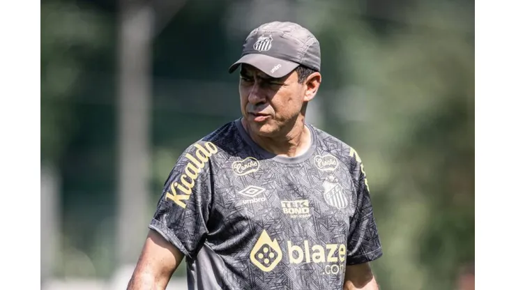 Foto: Raul Baretta/ Santos FC - Carille recebe respaldo de Marcelo Teixeira