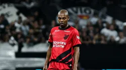 Fernandinho pelo Athletico-PR contra o Corinthians. Foto: Fabio Giannelli/AGIF