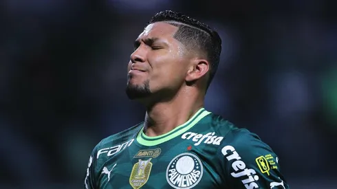 Foto: Divulgação - Rony marca gol com ajuda de Weverton