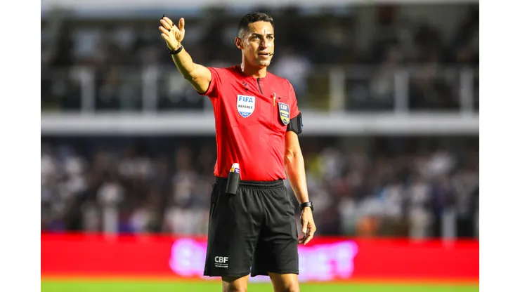 Árbitro Rodrigo Jose Pereira de Lima. Foto: Reinaldo Campos/AGIF